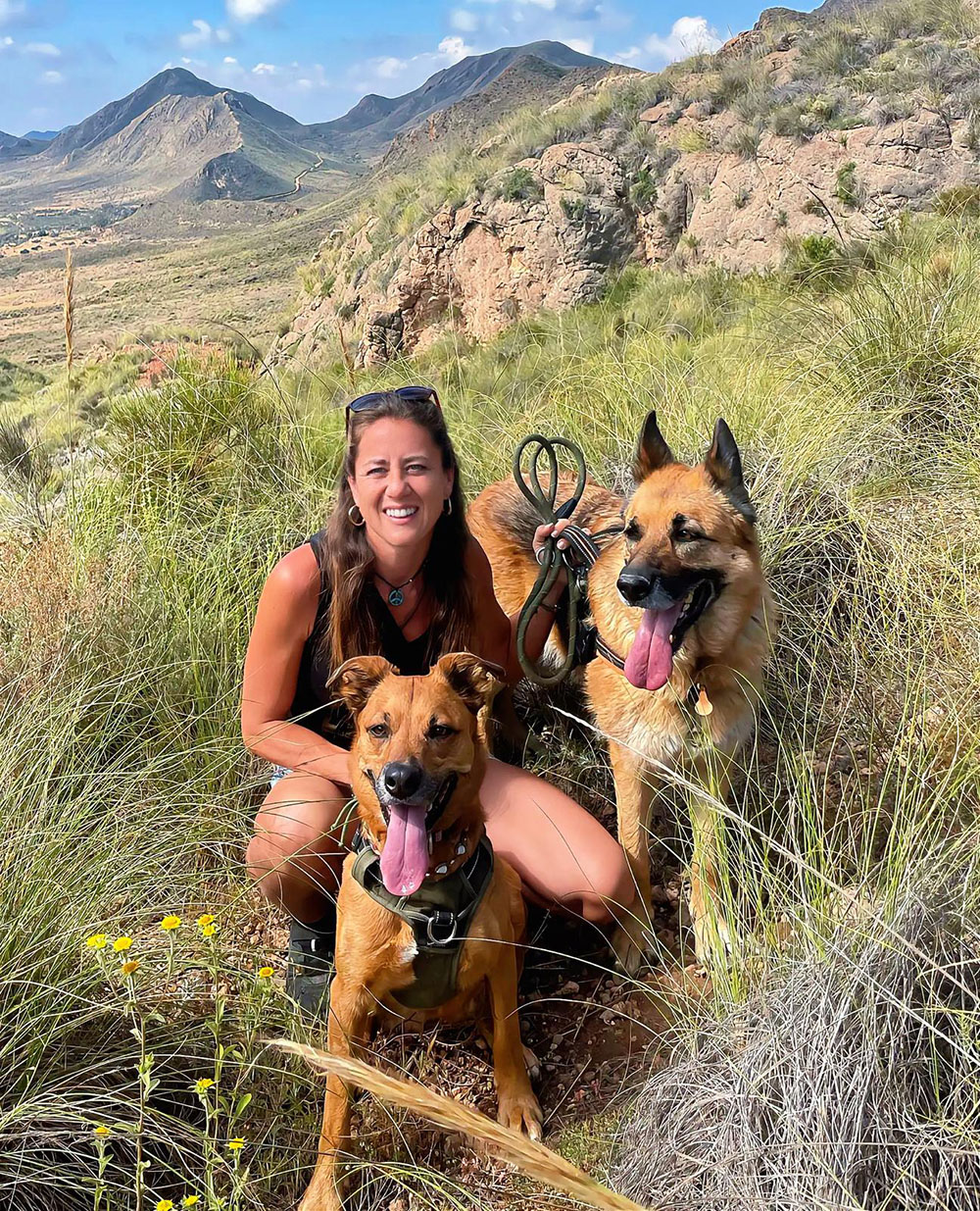 Tier Ernährungsexpertin Katrin Linneman mit Hunden